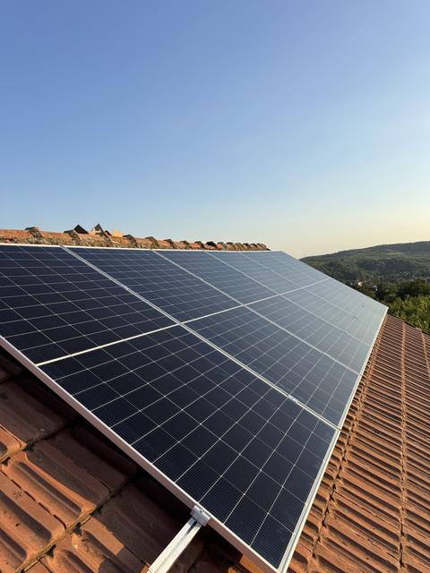 Solarni paneli na crepu