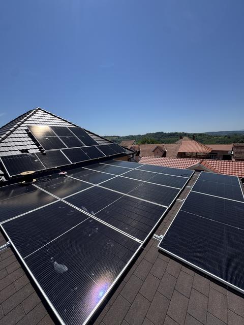 Solarni paneli na krovu kuće